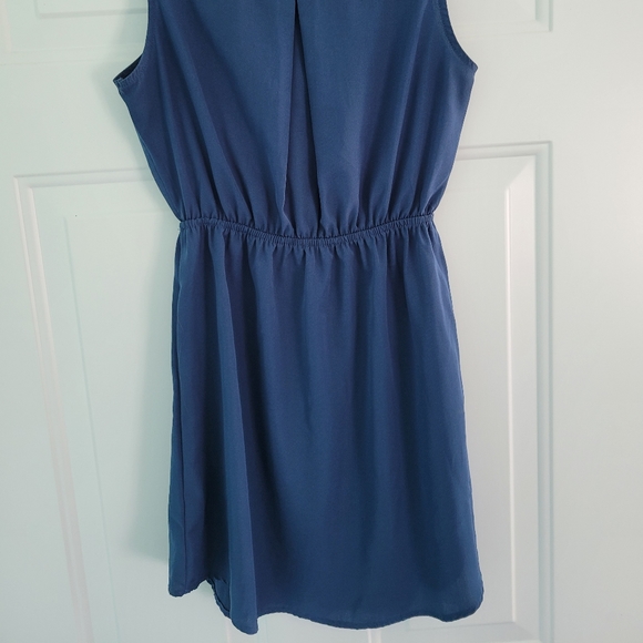 Dress - Picture 4 of 4